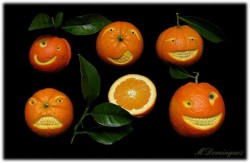 Мандарин на апельсине